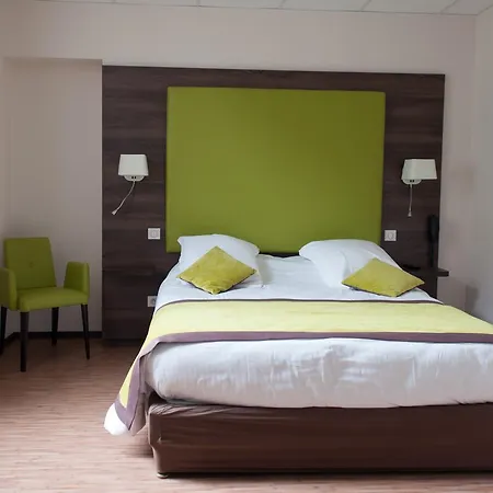 Logis Du Parc-restaurant - Le Rouget De Lisle ホテル 3*