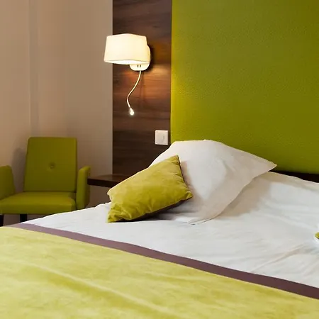 ホテル Logis Du Parc-restaurant - Le Rouget De Lisle 3*