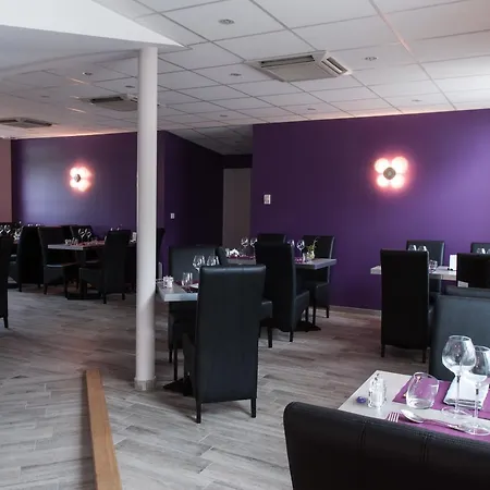 ホテル Logis Du Parc-restaurant - Le Rouget De Lisle 3*