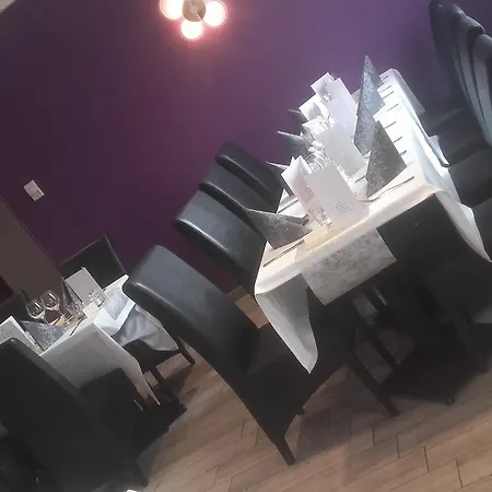 Logis Du Parc-restaurant - Le Rouget De Lisle 3* ロン・ル・ソーニエ