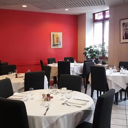 ホテル Logis Du Parc-restaurant - Le Rouget De Lisle ロン・ル・ソーニエ