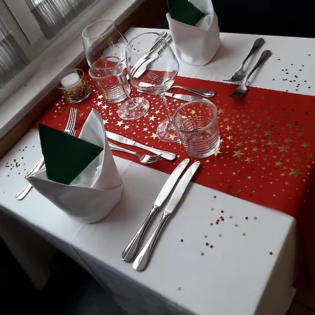 Logis Du Parc-restaurant - Le Rouget De Lisle Hotel